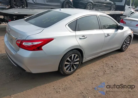 2017 Nissan Altima 2.5 Sv z USA, uszkodzony, nr VIN 1N4AL3AP2HC291447